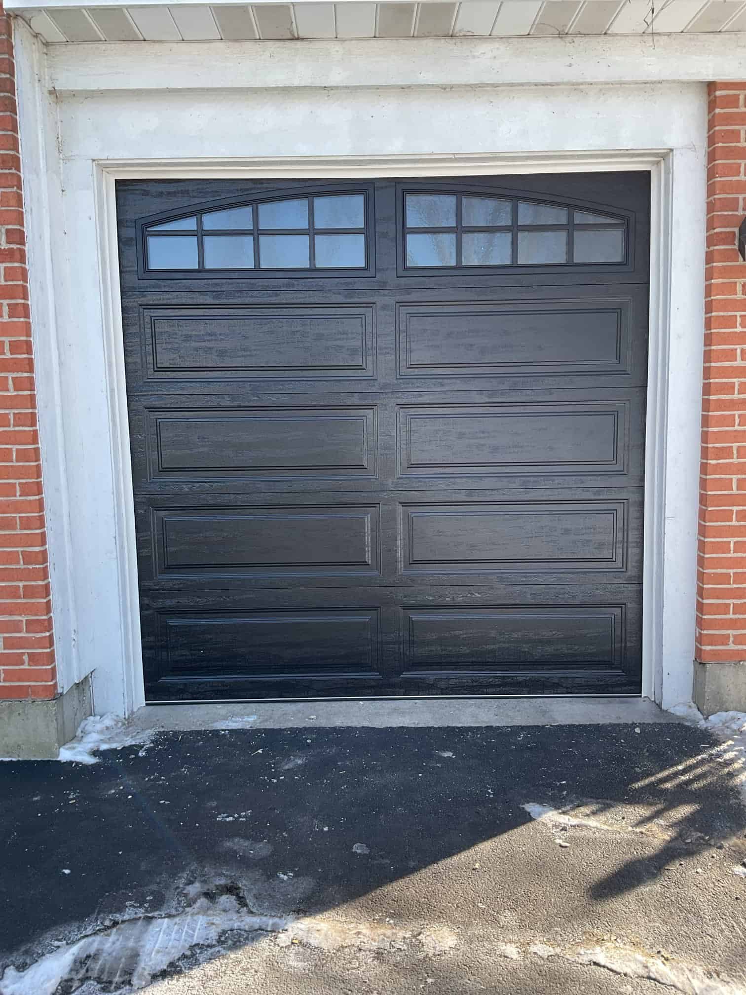 Garage door in Algonquin, IL