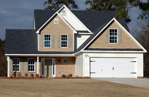 Canyon Ridge garage door on a Chicago area home.