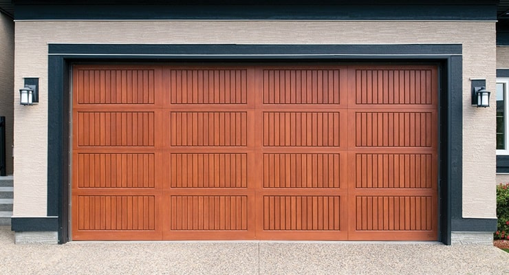 Traditional garage door from Wayne Dalton